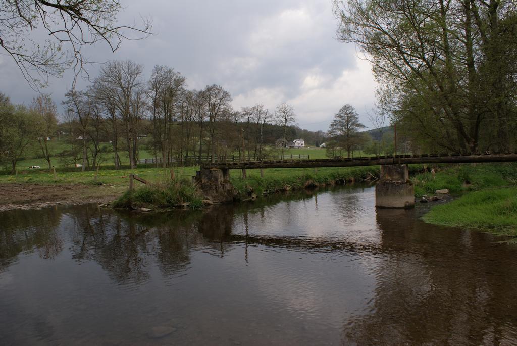 Le Gite De L Ourthe Ortheuville Rum bild